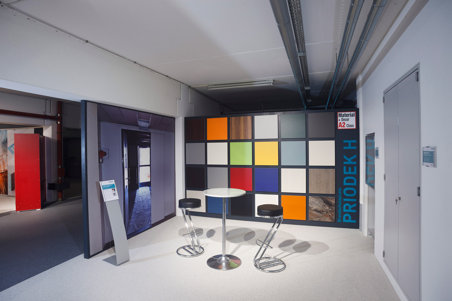 Ausstellungsbereich mit Brandschutzprodukten im PRIORIT Showroom