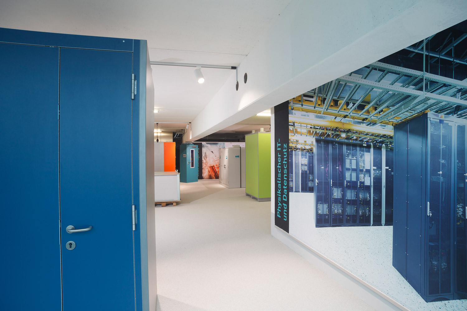 Ausstellungsbereich mit Brandschutzprodukten im PRIORIT Showroom